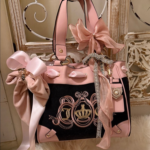 Juicy Couture Handbags - Juicy Couture Pink and Black Daydreamer Bag with sparkly rhinestones & Bows🩷